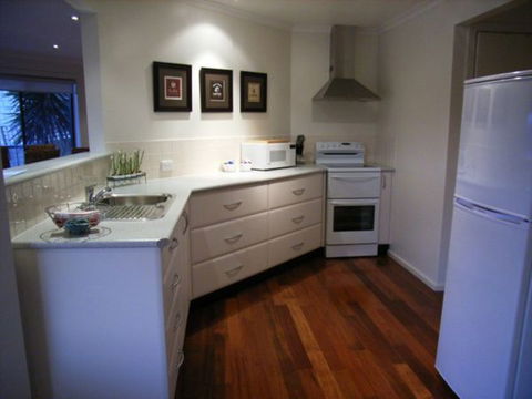 C-Deck Beach House Apartment - New South Wales Tourism  2