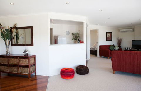 C-Deck Beach House Apartment - New South Wales Tourism  5