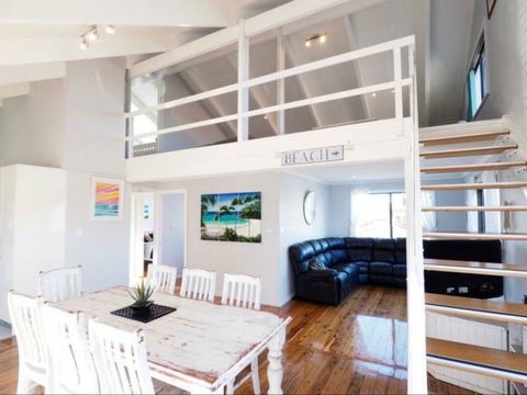 Callala Beach Shack - New South Wales Tourism  0