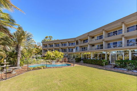 Camelot Motel And Licenced Restaurant - New South Wales Tourism  0