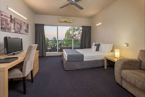 Camelot Motel And Licenced Restaurant - New South Wales Tourism  3