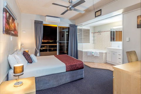 Camelot Motel And Licenced Restaurant - New South Wales Tourism  4