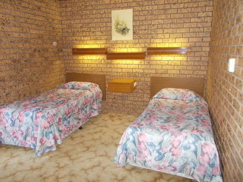 Corowa Gateway Motel - New South Wales Tourism  4