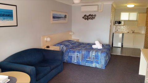 Dolphins Of Mollymook Motel - New South Wales Tourism  1