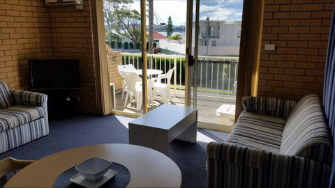 Dolphins Of Mollymook Motel - New South Wales Tourism  3