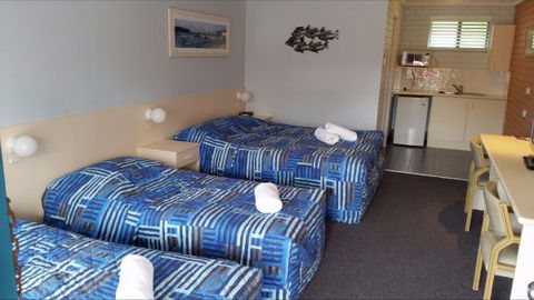 Dolphins Of Mollymook Motel - New South Wales Tourism  4