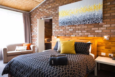 Farnham Court Motel - New South Wales Tourism  4