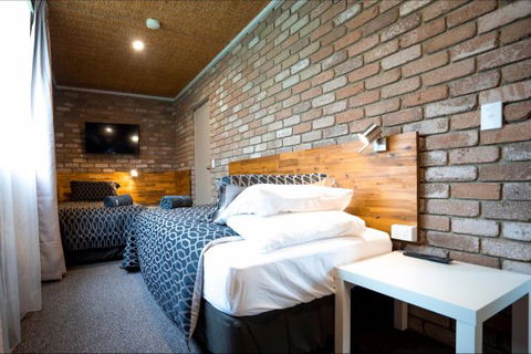 Farnham Court Motel - New South Wales Tourism  5