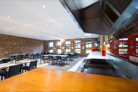 Farnham Court Motel - New South Wales Tourism  7