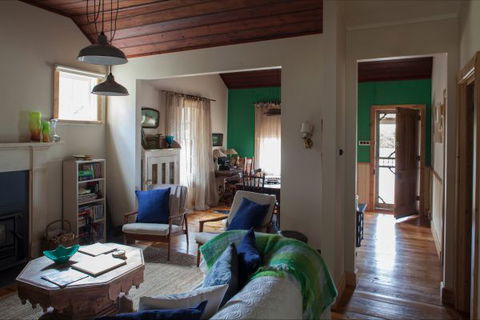 Flop House - New South Wales Tourism  7