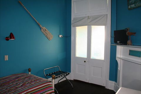 Foreshore Backpackers - New South Wales Tourism  1