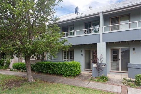 Honeysuckle Townhouses - New South Wales Tourism  0