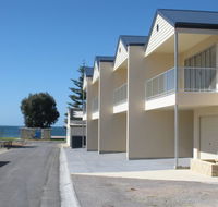 Karen's Cabins and Apartments