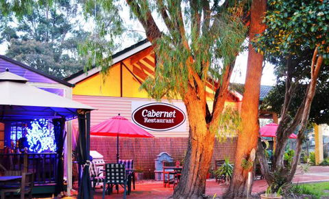 Kingsley Motel And Cabernet Restaurant - New South Wales Tourism  0