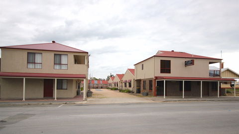 Port Vincent Motel And Apartments - New South Wales Tourism  0