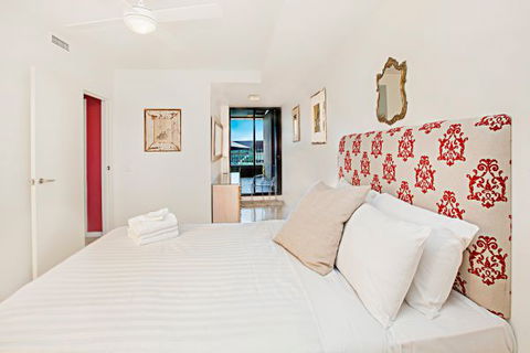 Melbourne Holiday Apartments Flinders Wharf - New South Wales Tourism  2