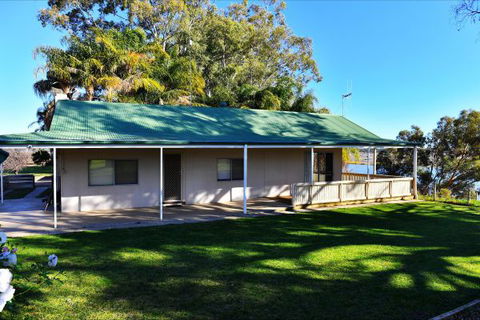 Mundic Waterfront Cottages - New South Wales Tourism  1