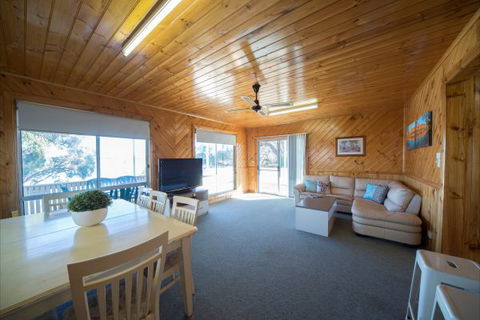 Mundic Waterfront Cottages - New South Wales Tourism  6