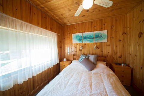Mundic Waterfront Cottages - New South Wales Tourism  7