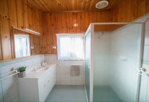 Mundic Waterfront Cottages - New South Wales Tourism  9