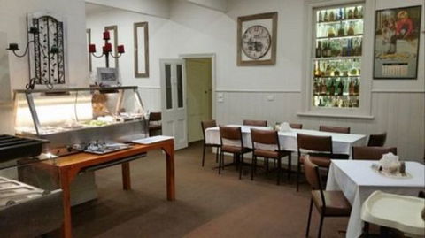 Royal Hotel Snake Valley - New South Wales Tourism  1