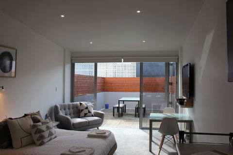 Sandy Bay Studio Apartment - New South Wales Tourism  0