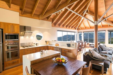 Snow Fall Lodge At Falls Creek - New South Wales Tourism  0