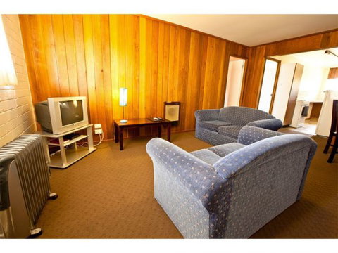 Snowy Mountains Resort And Function Centre - New South Wales Tourism  1