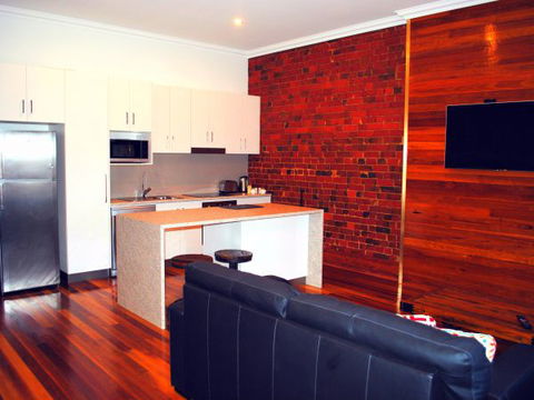Sublime Spa Apartments On Murphy - New South Wales Tourism  0