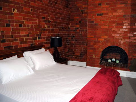 Sublime Spa Apartments On Murphy - New South Wales Tourism  3