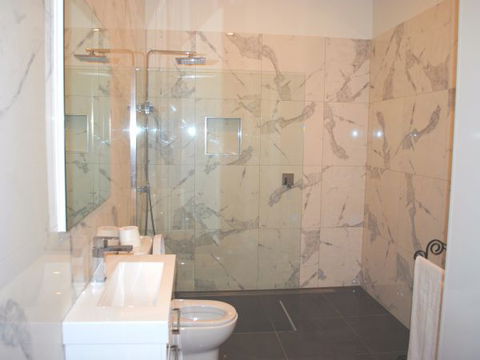 Sublime Spa Apartments On Murphy - New South Wales Tourism  5