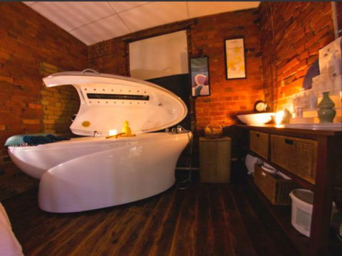 Sublime Spa Apartments On Murphy - New South Wales Tourism  7