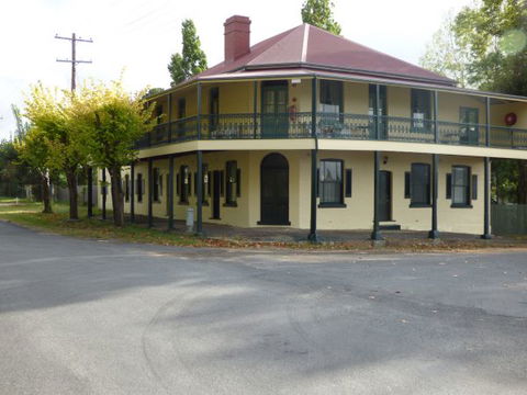 Tenterfield Lodge And Caravan Park - New South Wales Tourism  0