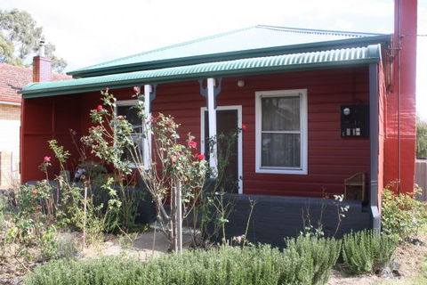 Red House Accommodation - New South Wales Tourism  0