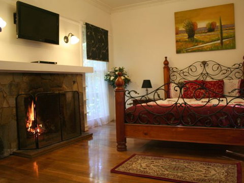 Tudor Cottages Mount Dandenong - New South Wales Tourism  0