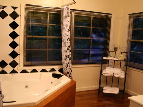 Tudor Cottages Mount Dandenong - New South Wales Tourism  1