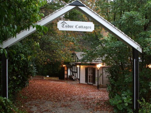 Tudor Cottages Mount Dandenong - New South Wales Tourism  2