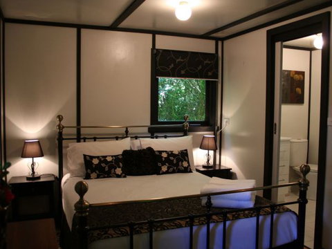 Tudor Cottages Mount Dandenong - New South Wales Tourism  3