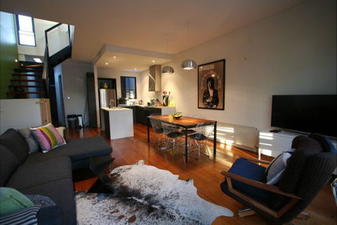 Two Five Zero / Richmond - New South Wales Tourism  1