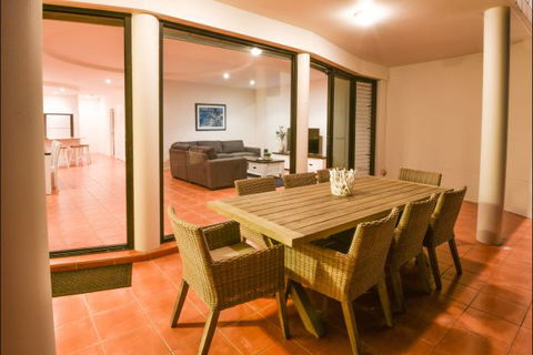 Villa Provence Beach House - New South Wales Tourism  3