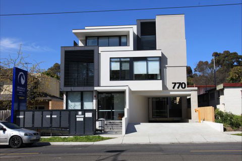 Whitehorse Apartments Hotel - New South Wales Tourism  0