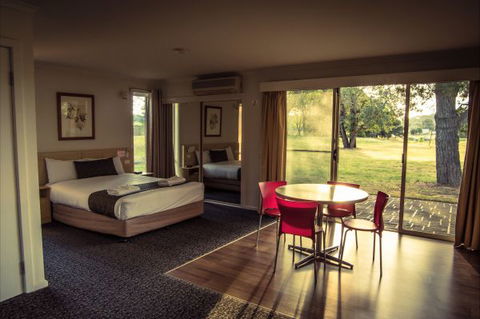 Yowani Country Club - New South Wales Tourism  0