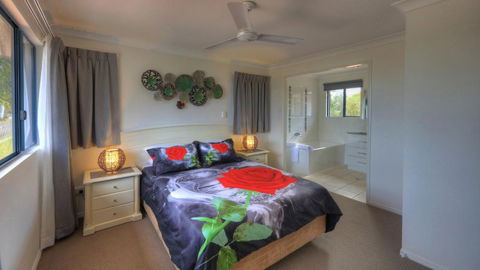Dolphin Waters Holiday Apartments - New South Wales Tourism  1