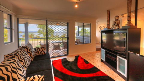 Dolphin Waters Holiday Apartments - New South Wales Tourism  2