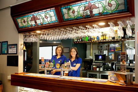 Manning River Hotel - New South Wales Tourism  5