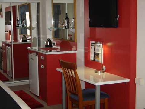 Avaleen Lodge Motor Inn - New South Wales Tourism  0