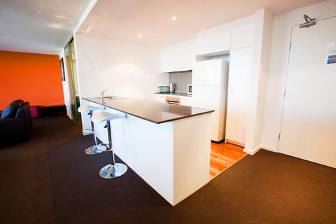 B7 Honeysuckle Apartments - New South Wales Tourism  2