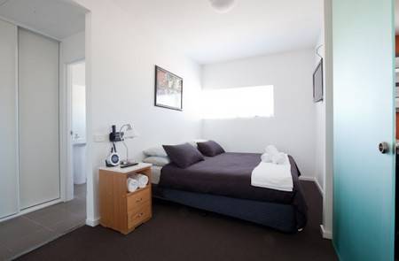 B7 Honeysuckle Apartments - New South Wales Tourism  4