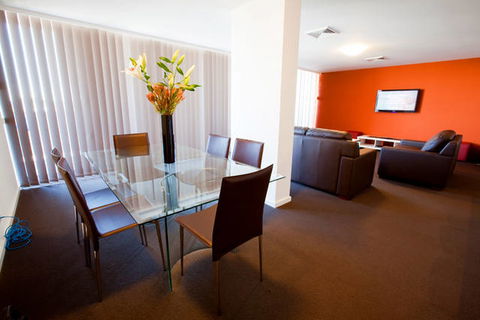 B7 Honeysuckle Apartments - New South Wales Tourism  7