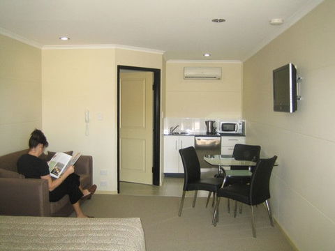Balranald Club Motel - New South Wales Tourism  1
